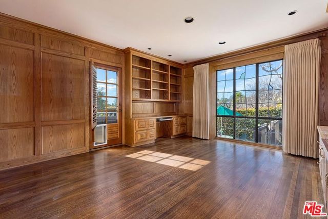 201 Tavistock Avenue, Los Angeles, CA 90049