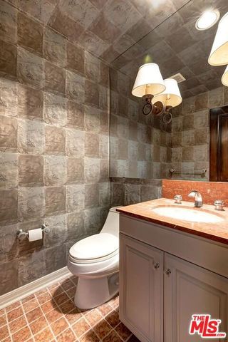 201 Tavistock Avenue, Los Angeles, CA 90049