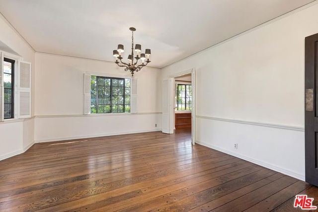 201 Tavistock Avenue, Los Angeles, CA 90049