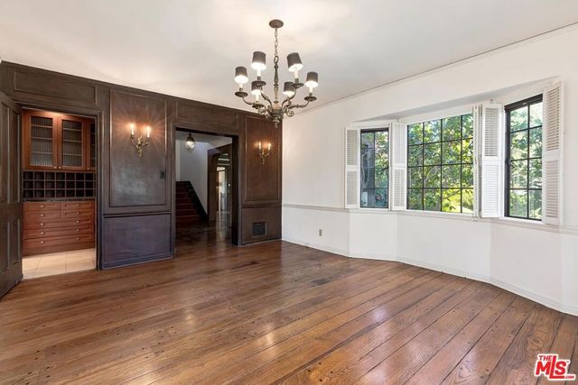 201 Tavistock Avenue, Los Angeles, CA 90049