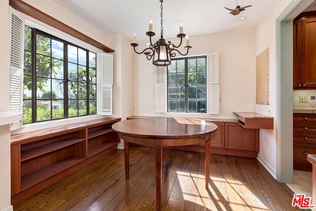 201 Tavistock Avenue, Los Angeles, CA 90049