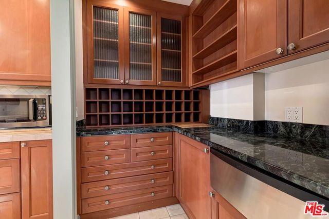 201 Tavistock Avenue, Los Angeles, CA 90049