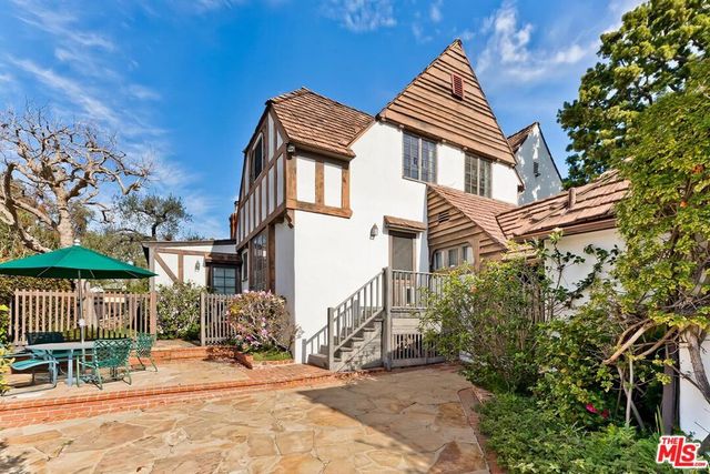 201 Tavistock Avenue, Los Angeles, CA 90049