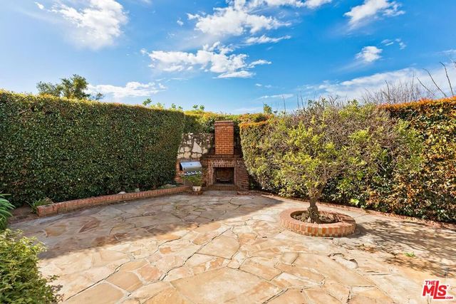 201 Tavistock Avenue, Los Angeles, CA 90049