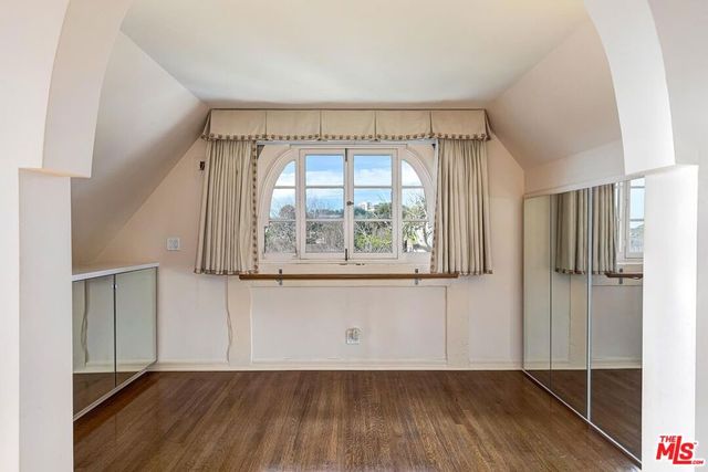 201 Tavistock Avenue, Los Angeles, CA 90049