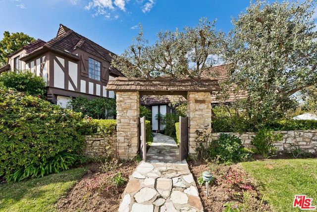 201 Tavistock Avenue, Los Angeles, CA 90049