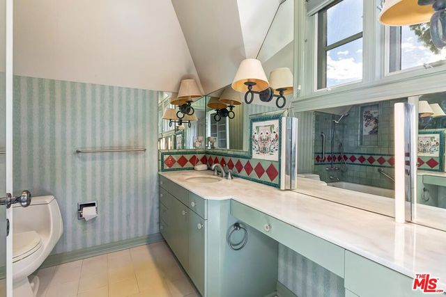 201 Tavistock Avenue, Los Angeles, CA 90049