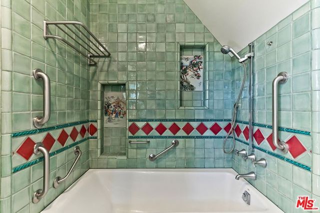 201 Tavistock Avenue, Los Angeles, CA 90049