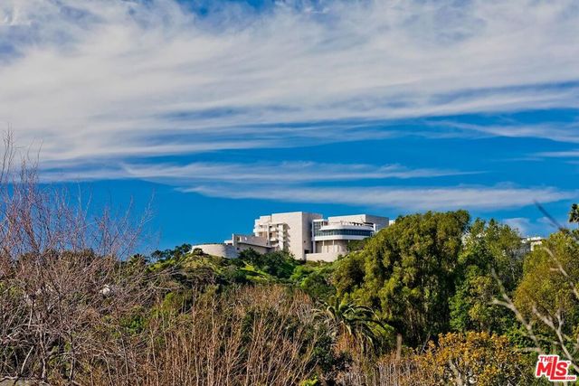 201 Tavistock Avenue, Los Angeles, CA 90049