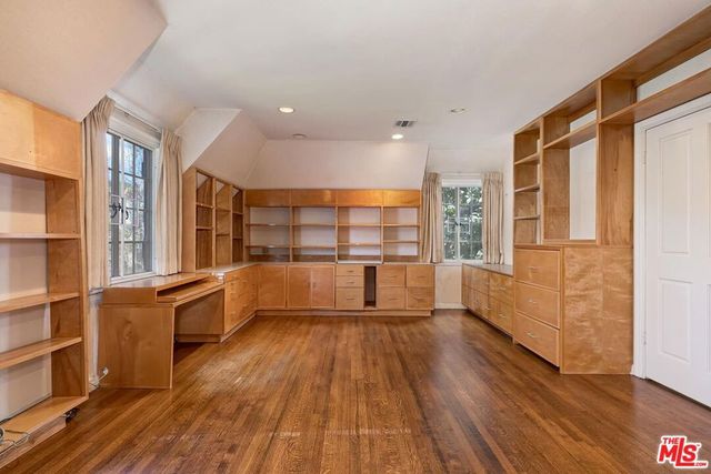 201 Tavistock Avenue, Los Angeles, CA 90049