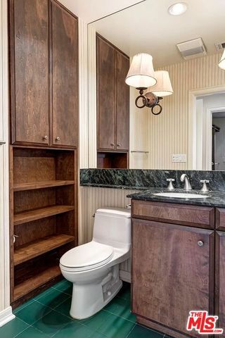 201 Tavistock Avenue, Los Angeles, CA 90049