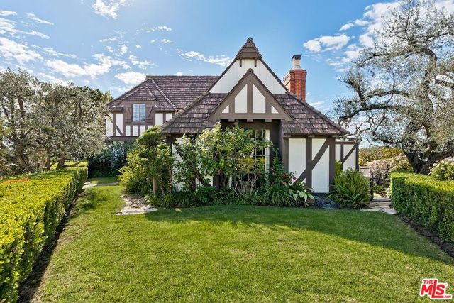 201 Tavistock Avenue, Los Angeles, CA 90049