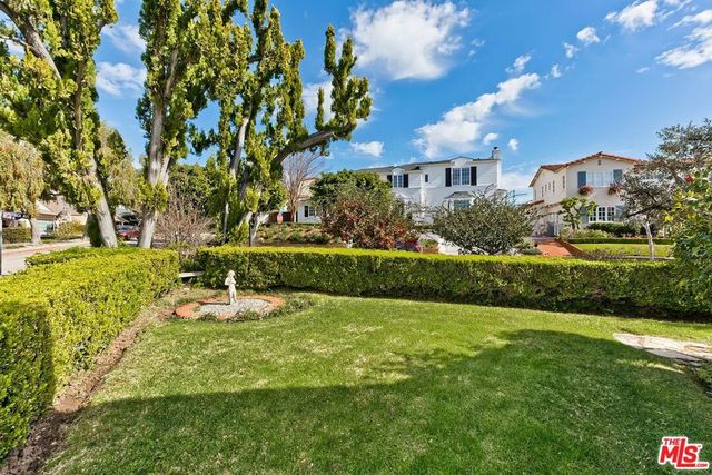 201 Tavistock Avenue, Los Angeles, CA 90049