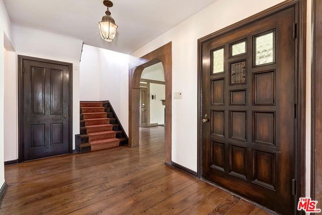 201 Tavistock Avenue, Los Angeles, CA 90049