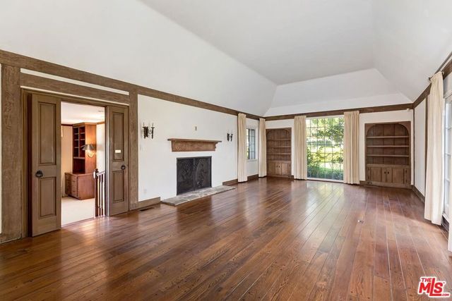 201 Tavistock Avenue, Los Angeles, CA 90049