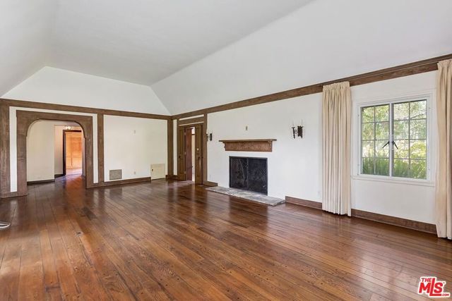 201 Tavistock Avenue, Los Angeles, CA 90049