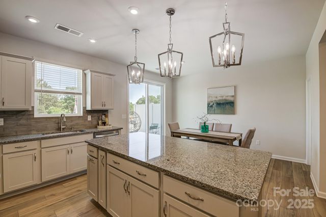 9212 Pagoda Oak Drive, Charlotte, NC 28269