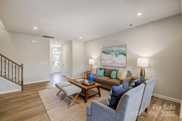 9212 Pagoda Oak Drive, Charlotte, NC 28269