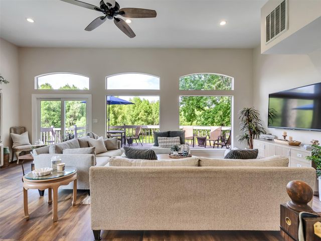 300 Coral Gables, Trinity, TX 75862