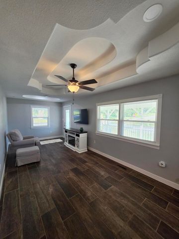 911 LINN Street, Atlantic, IA 50022