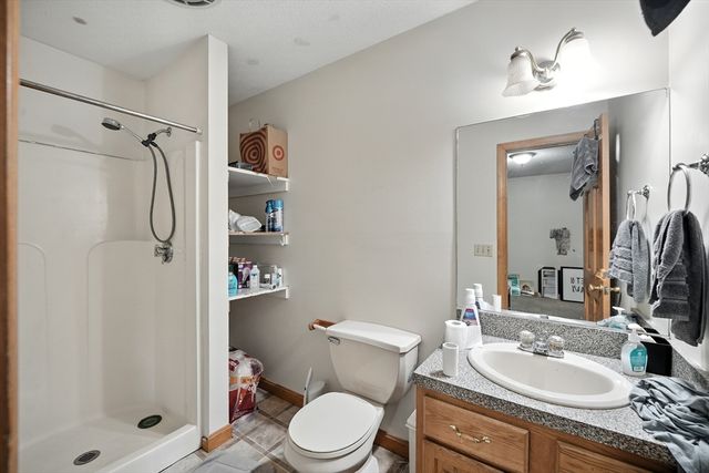 39 Valley Lane, Amherst, MA 01002