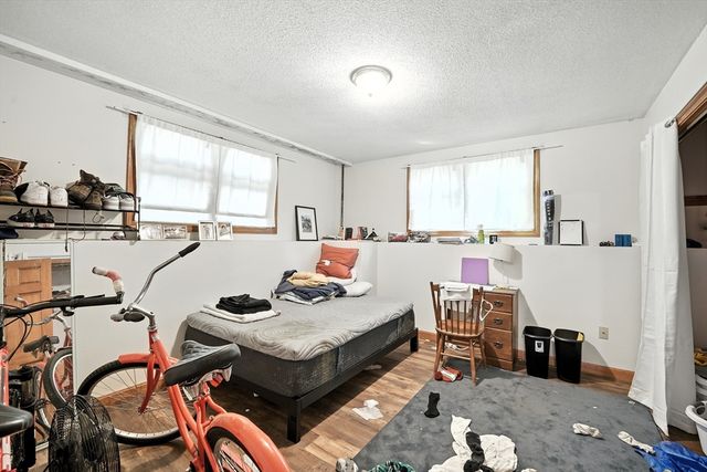 39 Valley Lane, Amherst, MA 01002