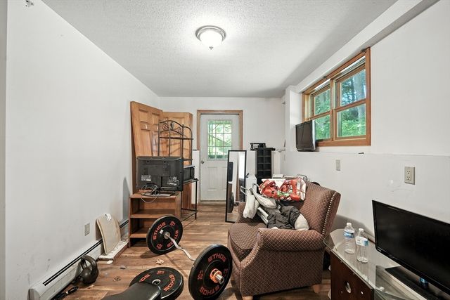 39 Valley Lane, Amherst, MA 01002