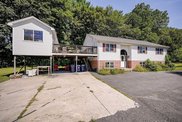 39 Valley Lane, Amherst, MA 01002