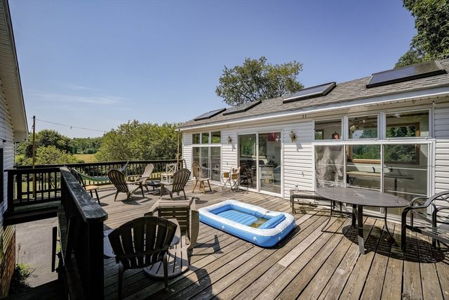 39 Valley Lane, Amherst, MA 01002