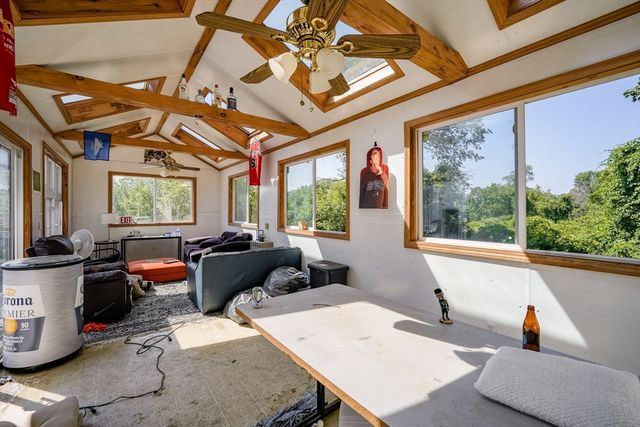 39 Valley Lane, Amherst, MA 01002