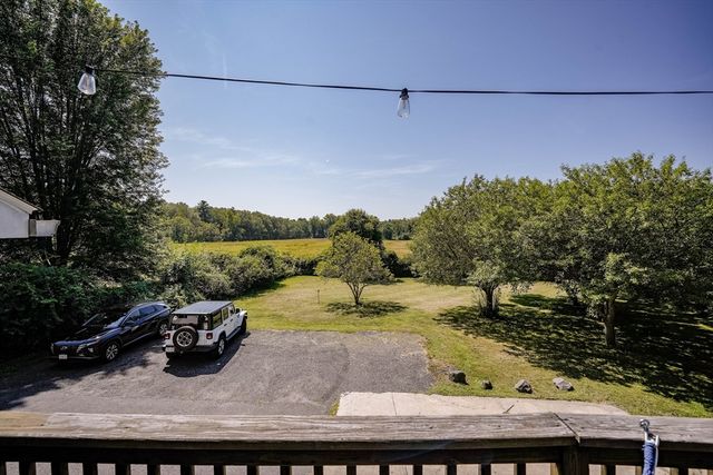 39 Valley Lane, Amherst, MA 01002