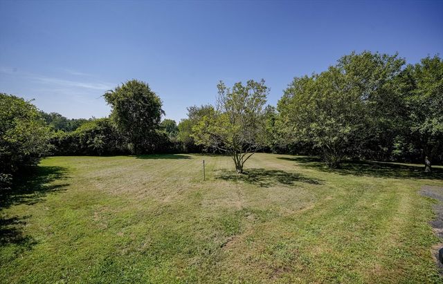 39 Valley Lane, Amherst, MA 01002