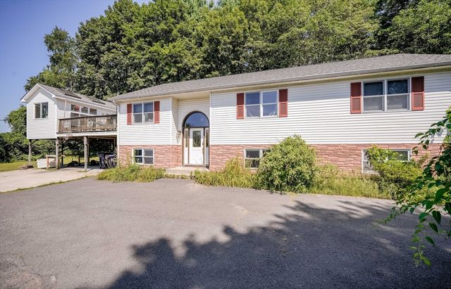 39 Valley Lane, Amherst, MA 01002