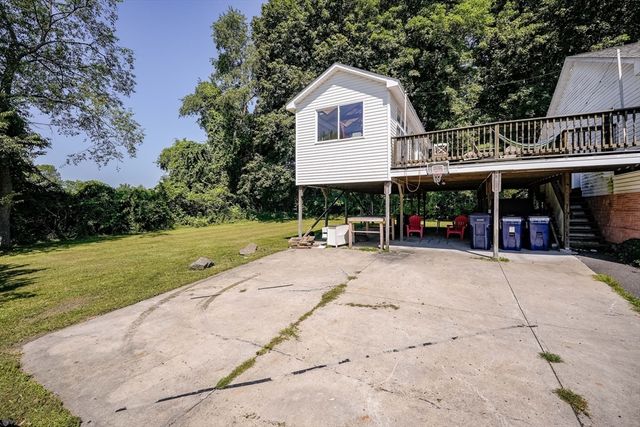 39 Valley Lane, Amherst, MA 01002