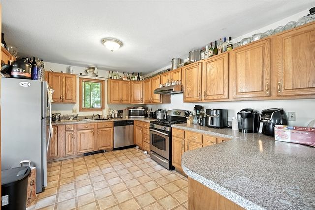 39 Valley Lane, Amherst, MA 01002