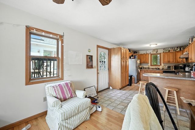 39 Valley Lane, Amherst, MA 01002