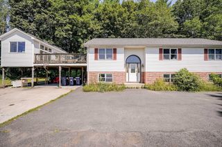 39 Valley Lane, Amherst, MA 01002