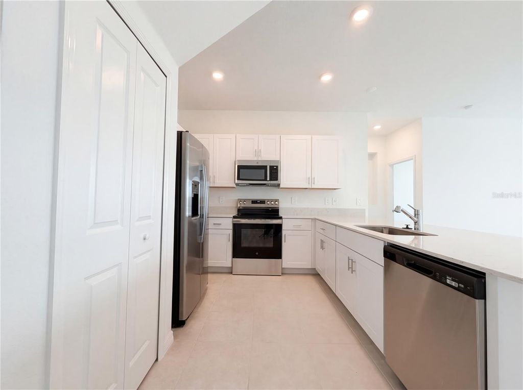 Image 2 of property listing at 9435 GULF SHORE TERRACE, Parrish, FL 34219