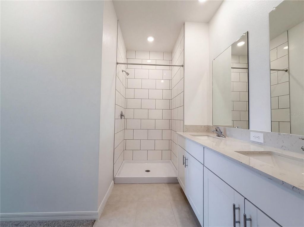 Image 15 of property listing at 9435 GULF SHORE TERRACE, Parrish, FL 34219