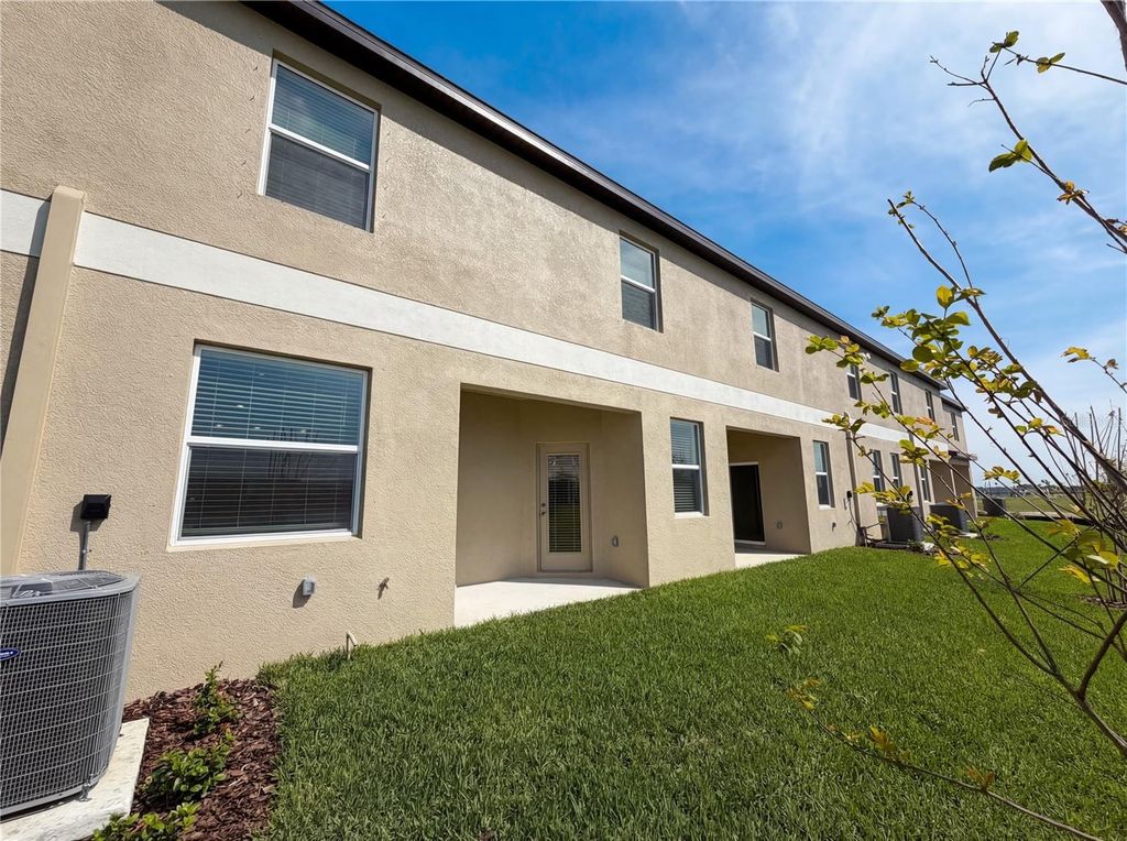 Image 5 of property listing at 9435 GULF SHORE TERRACE, Parrish, FL 34219