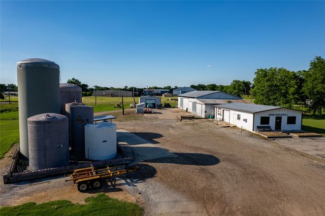 174 Choctaw Street, Deport, TX 75435