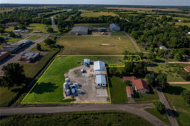 174 Choctaw Street, Deport, TX 75435