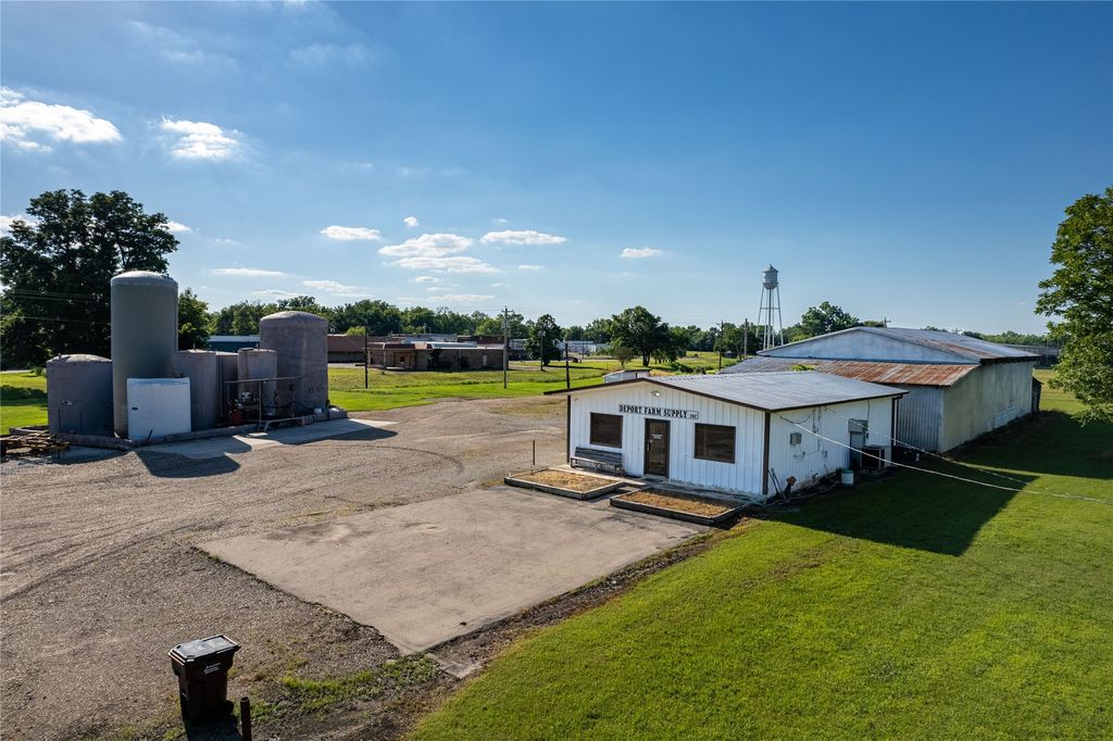 174 Choctaw Street, Deport, TX 75435