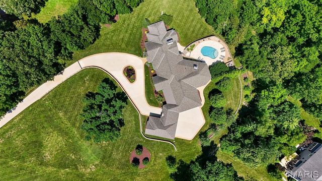 262 Dietrich Road, Ballwin, MO 63021