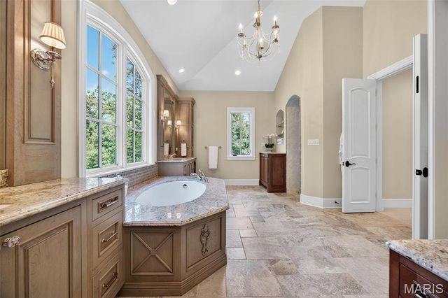 262 Dietrich Road, Ballwin, MO 63021