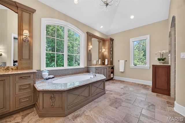 262 Dietrich Road, Ballwin, MO 63021