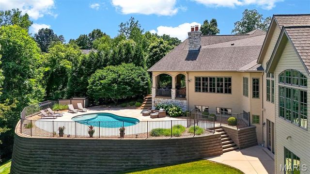 262 Dietrich Road, Ballwin, MO 63021