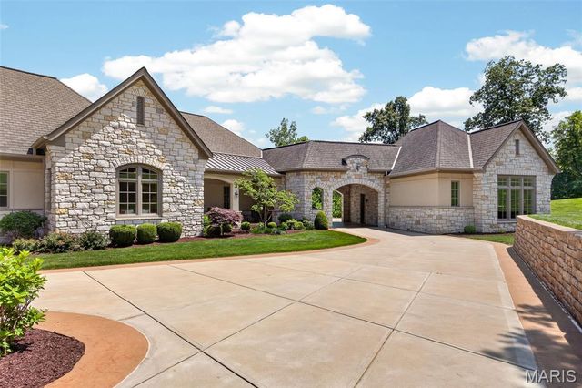 262 Dietrich Road, Ballwin, MO 63021