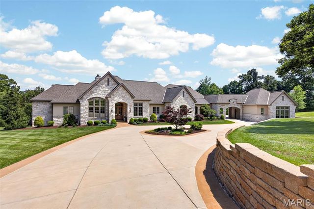 262 Dietrich Road, Ballwin, MO 63021