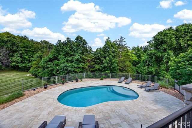 262 Dietrich Road, Ballwin, MO 63021